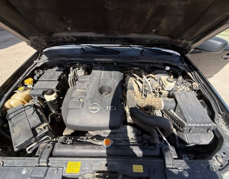 NISSAN NAVARA D40